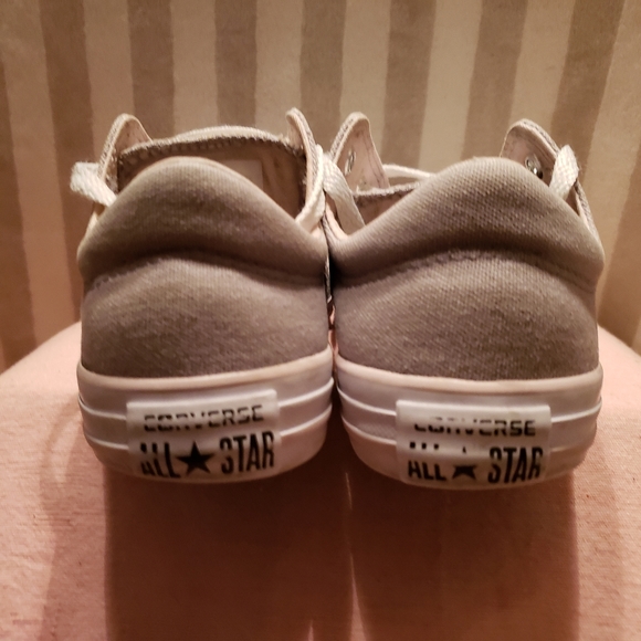 EUC CTAS Jr. classic low top kicks in khaki (Jr. 3) cool puff accent - Picture 4 of 7